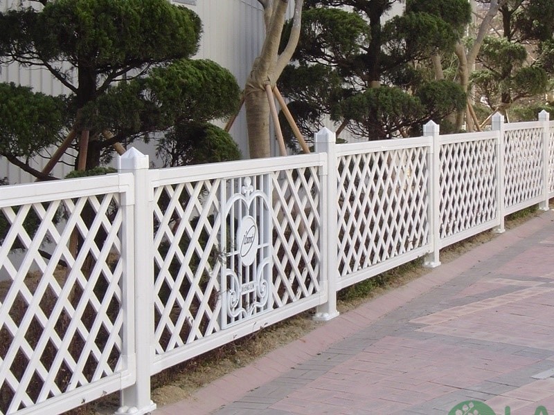 thiết kế hàng rào sân vườn